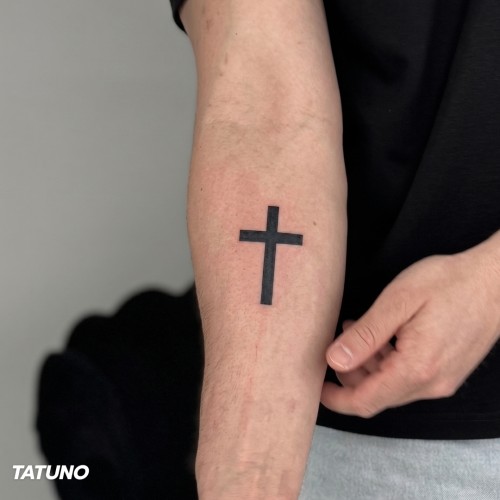 Tatuaż półtrwały krzyż