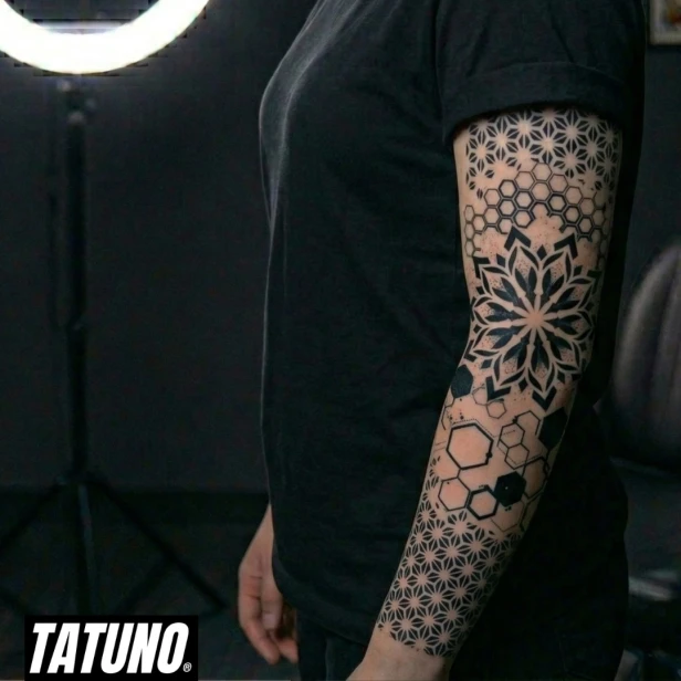 Tatuaż półtrwały rękaw mandala hexagon